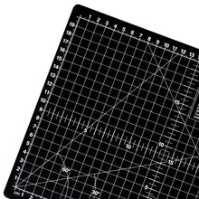 Load image into Gallery viewer, Cutting Mat S - 28cm x 20cm / 11in x 9in
